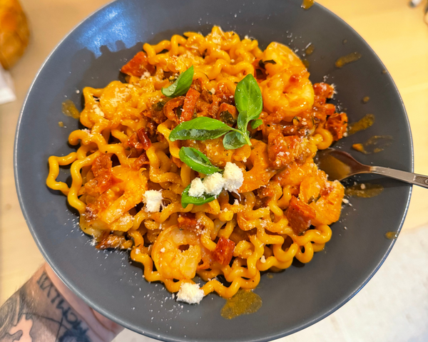 Cajun Pasta med Scampi og Chorizo